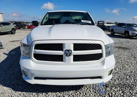 2018 Ram 1500 St z USA, uszkodzony, nr VIN 1C6RR6FT5JS143573